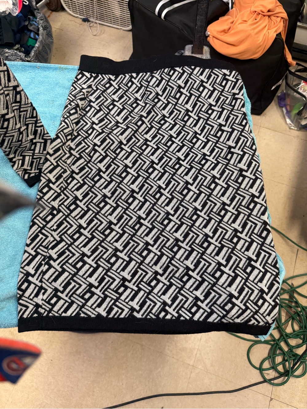 Black & White Geometric Knit Skirt - Women's